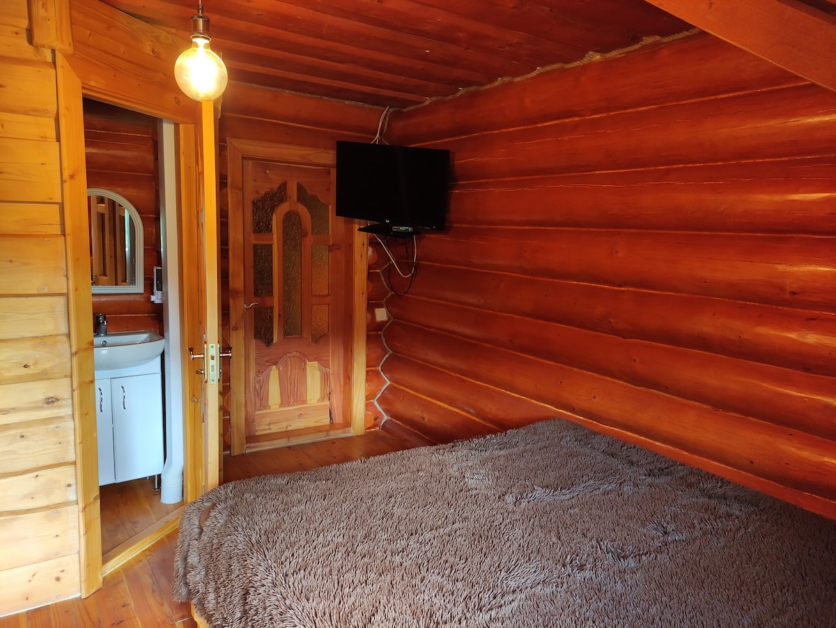 Yaremche木制小屋， 2间卧室。