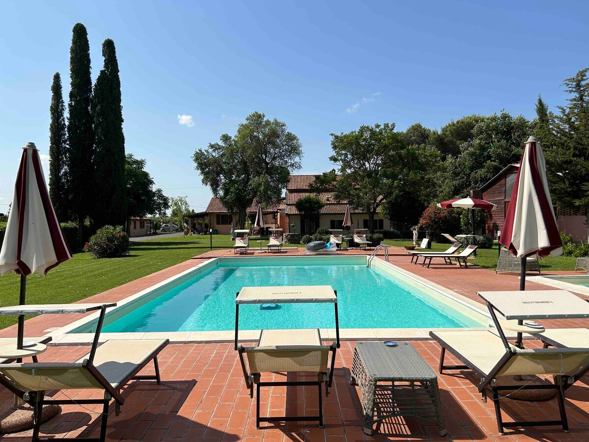 [Tranquil Pool Retreat in Tuscany]