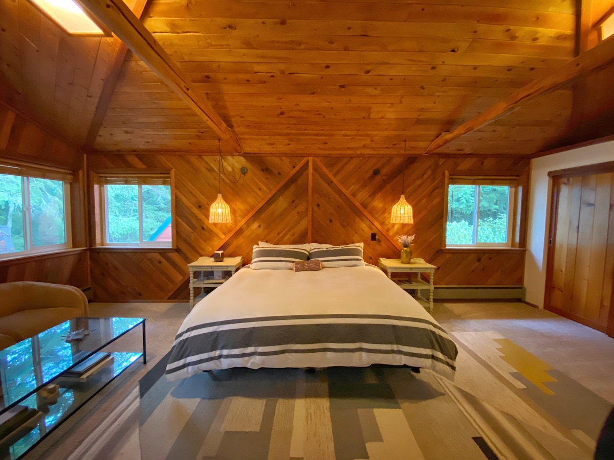 Naked Elk Lodge | 4间卧室、热水浴缸、投影仪电视