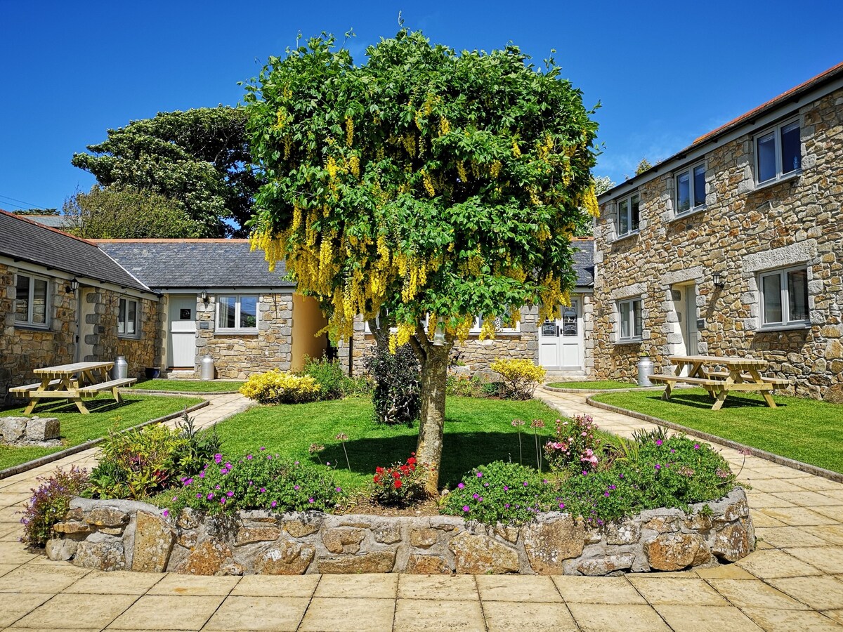 Elm @ Friesian Valley Cottages