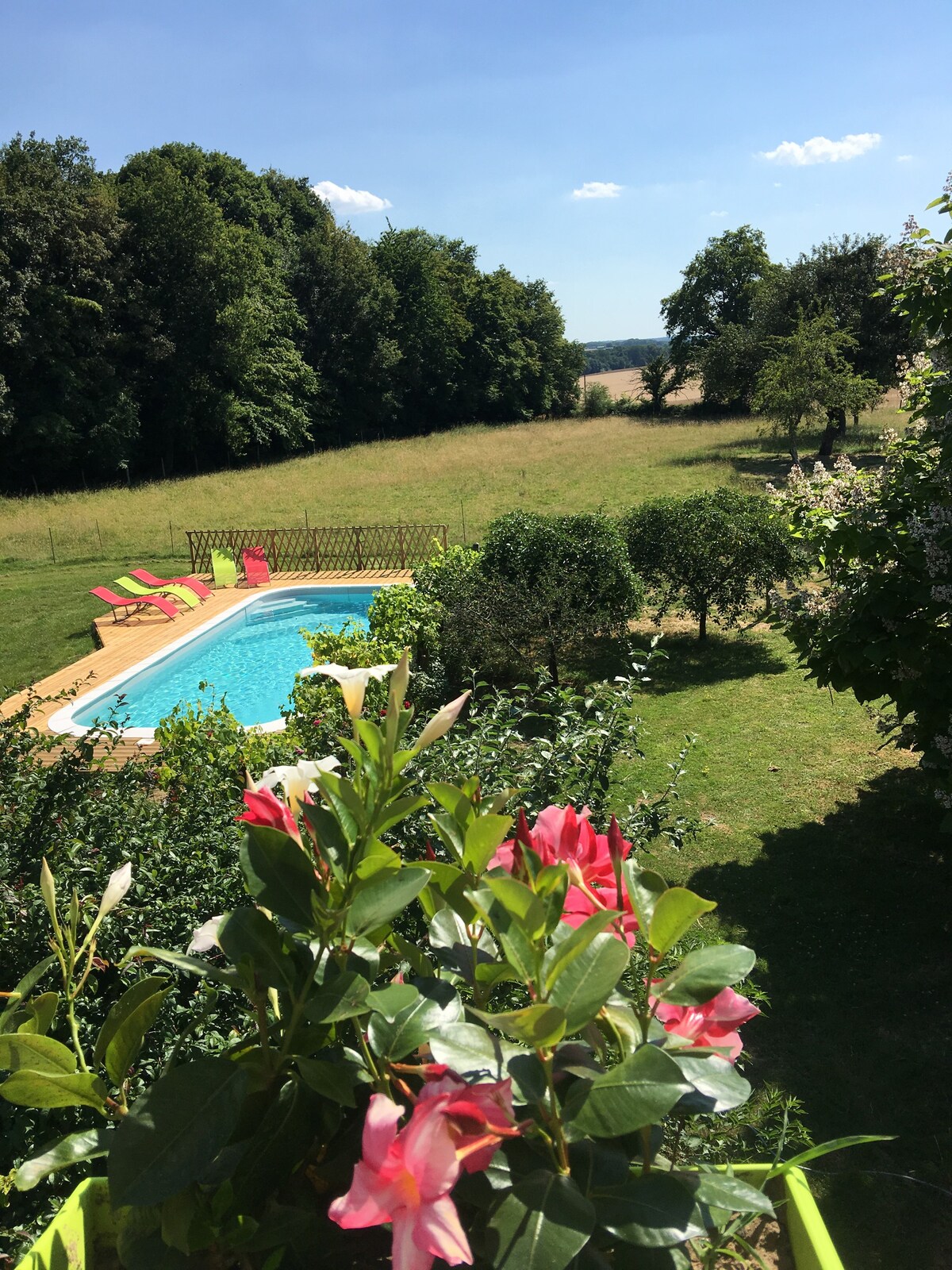 Plessis-Le Lierre ：带泳池的农舍阁楼