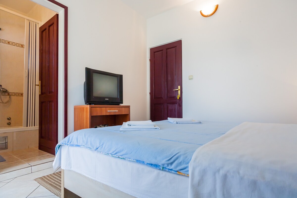 Double room with large balcony ,no8