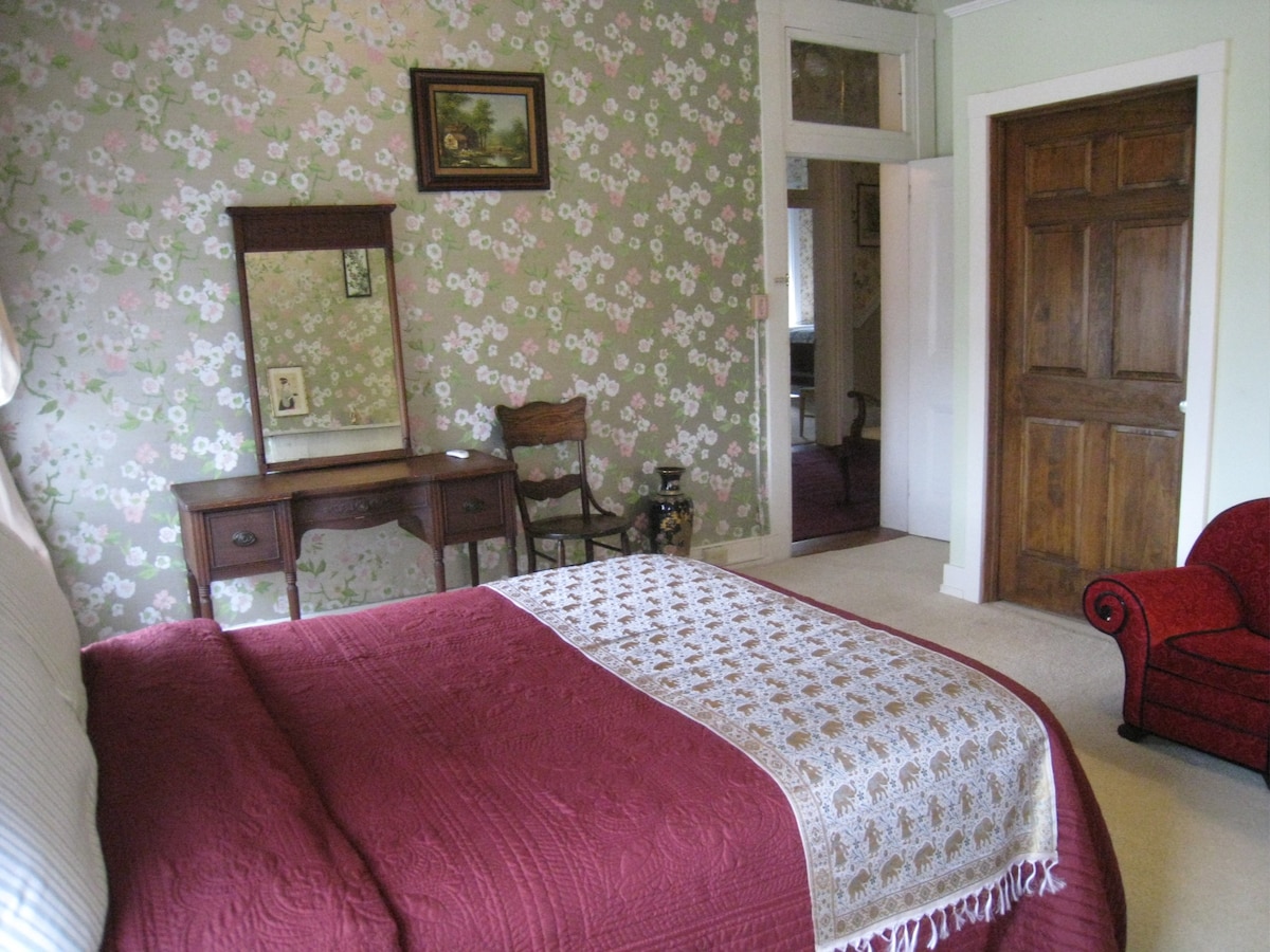 Gracious Old Home (Magdalena Room)