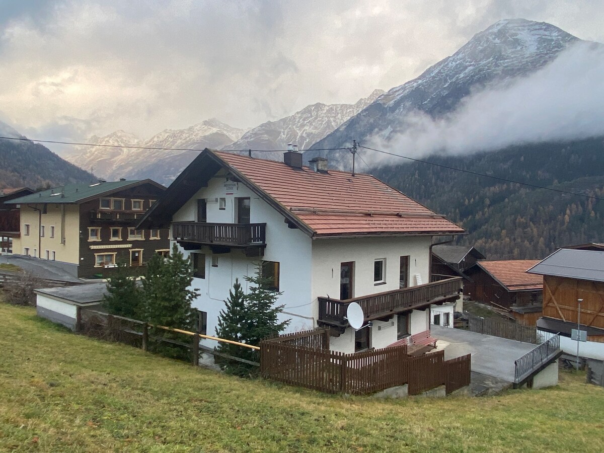 山坡上的Mountain Lodge团体度假木屋