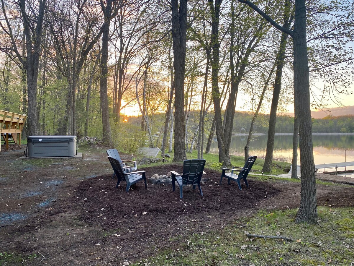 Cheerful Four Bedroom Lake Cabin near Bike Trails