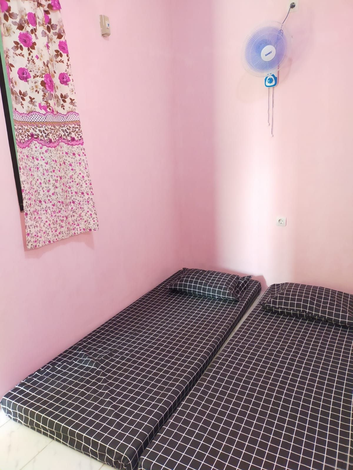 Kost Kasokandel 20
Kost Putri bersih, aman, nyaman