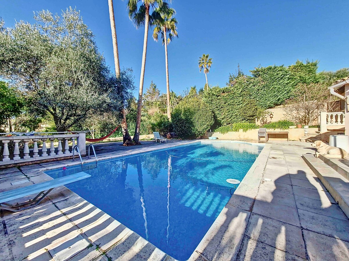 Villa provençale avec piscine au calme absolu