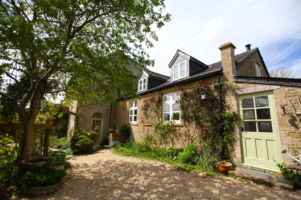 Chapel Cottage, Chedworth, the Cotswolds AONB