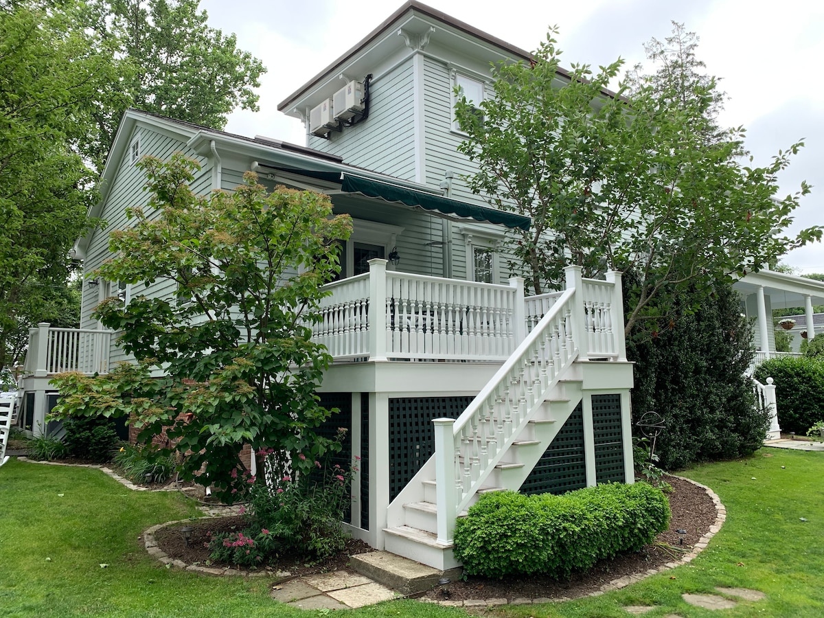 Historic Pine Lodge Newport Annex Suite