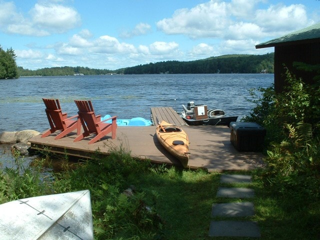 阿迪龙达克湖前营地（ Lake Front Adirondack Camp ）