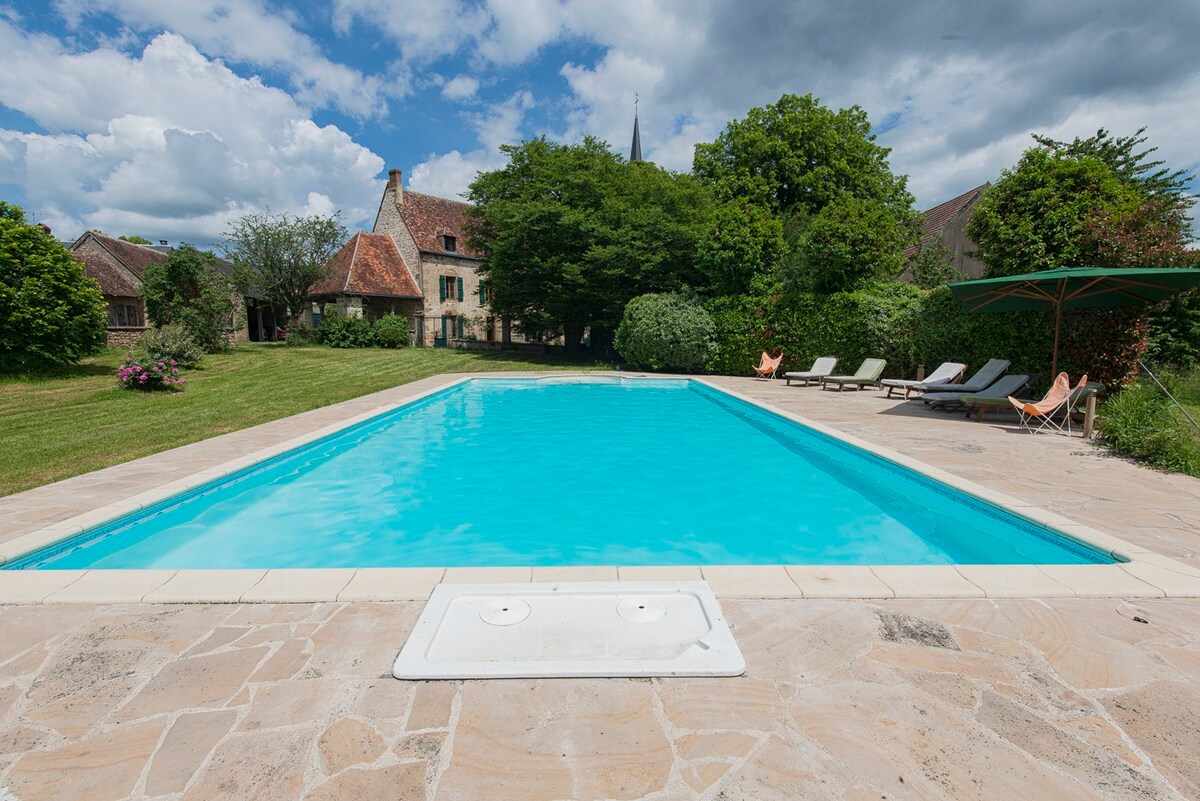 Manoir 450 m2, 6 chbres, 14 pers, jardin, piscine