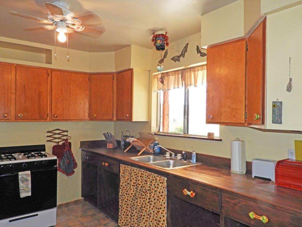 Terlingua Creek Porch House ： On Terlingua Creek