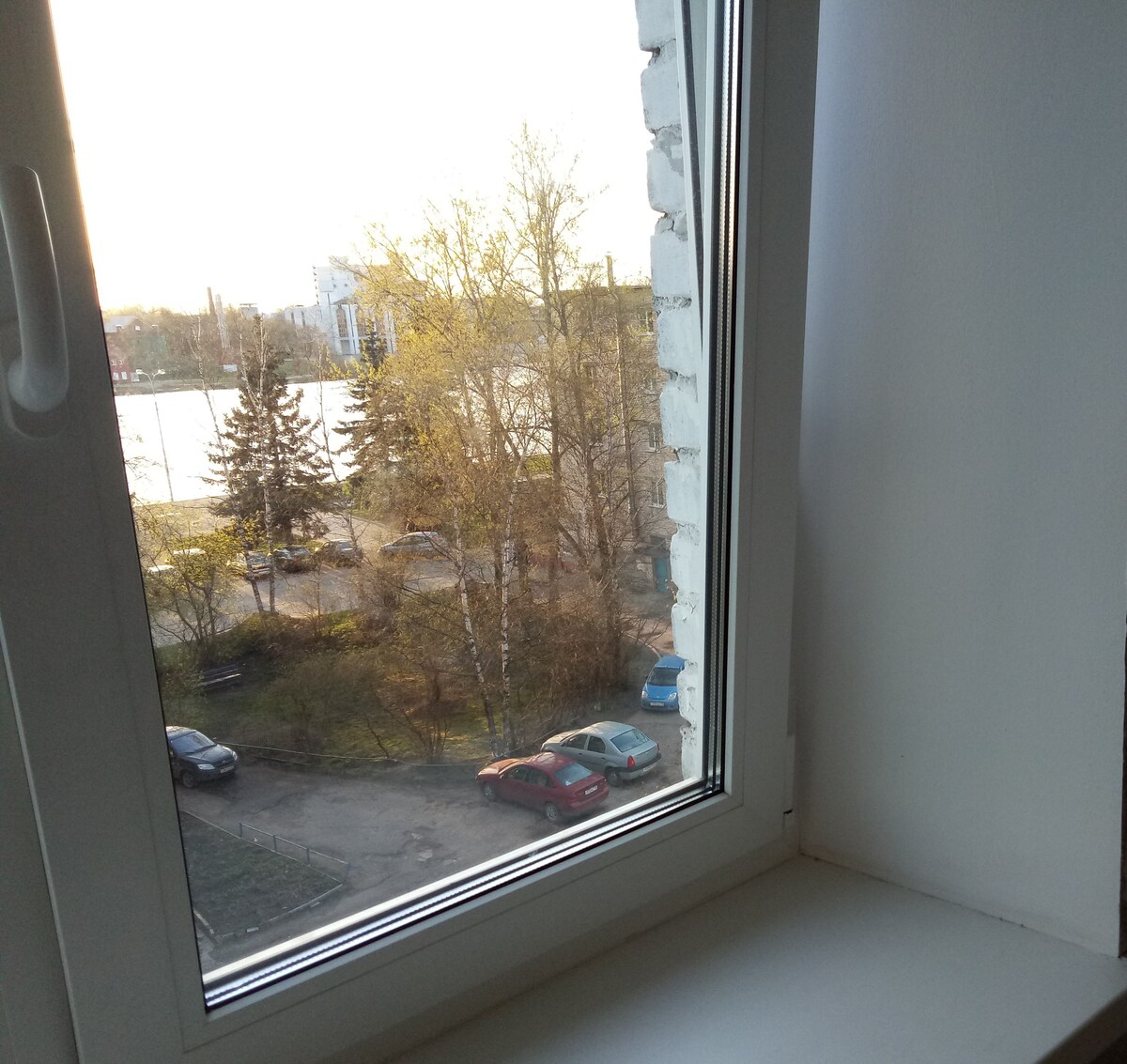 位于维利基诺夫戈罗德（ Veliky Novgorod ）中心的公寓