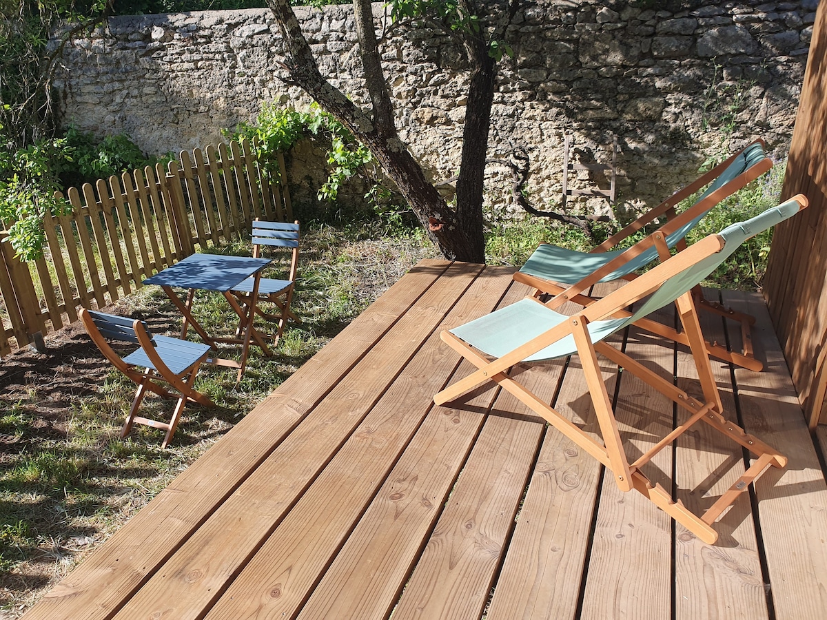 Studio en bois indépendant avec terrasse et jardin