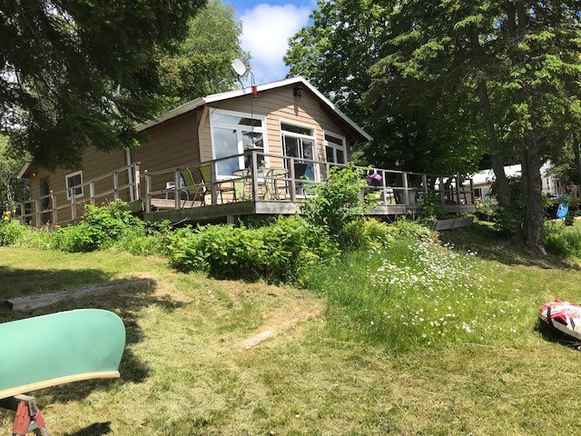 Beautiful Eagle lake cottage on a calm bay