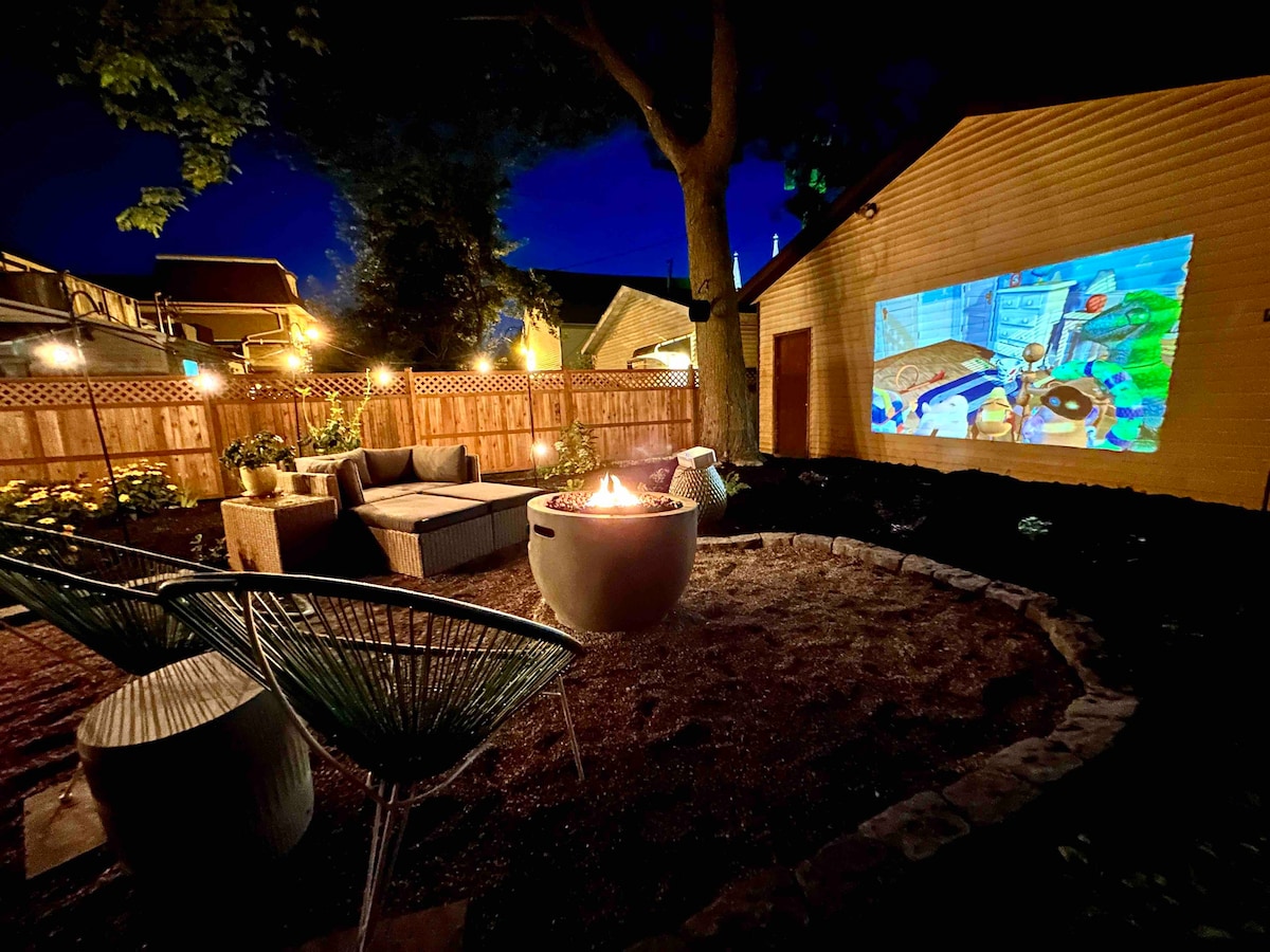 LUX Downtown Escape | Outdoor Movie Screen