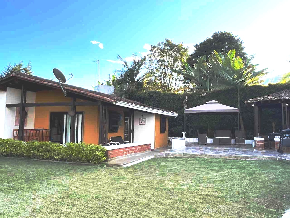 Hermosa Casa Finca llanogrande Cerca al Aeropuerto