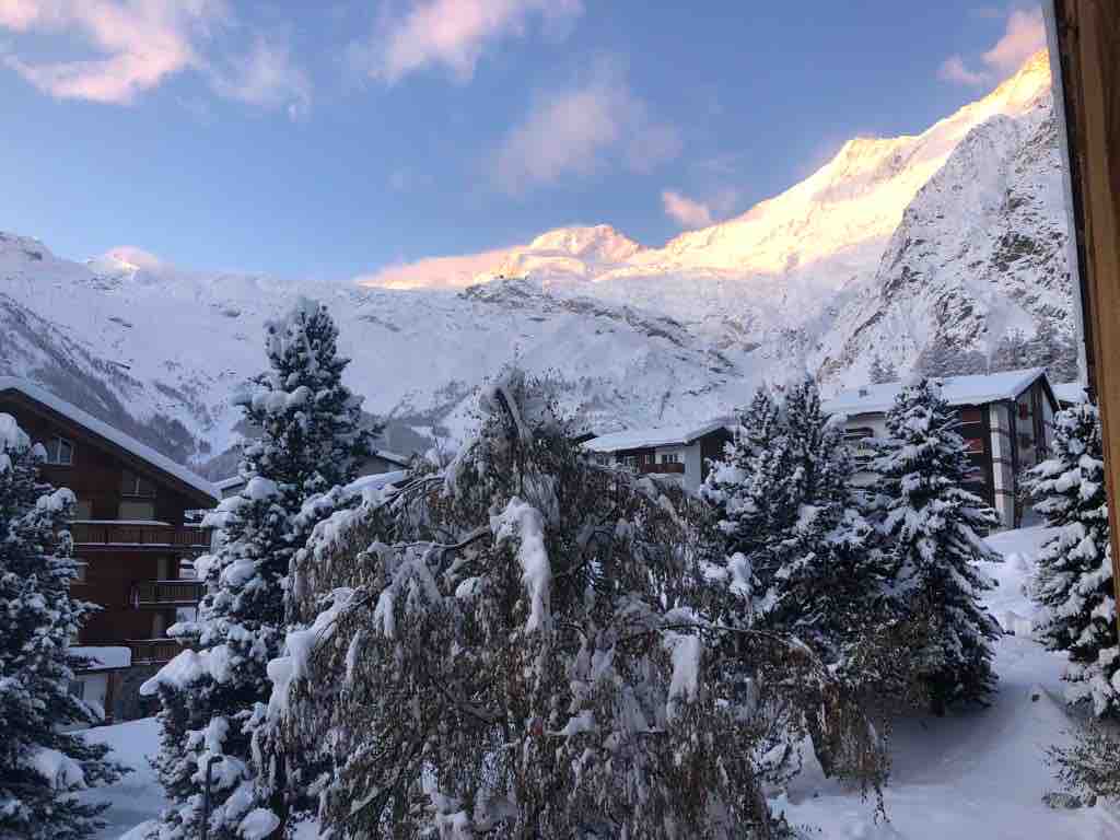 靠近滑雪坡2卧室公寓，带阳台