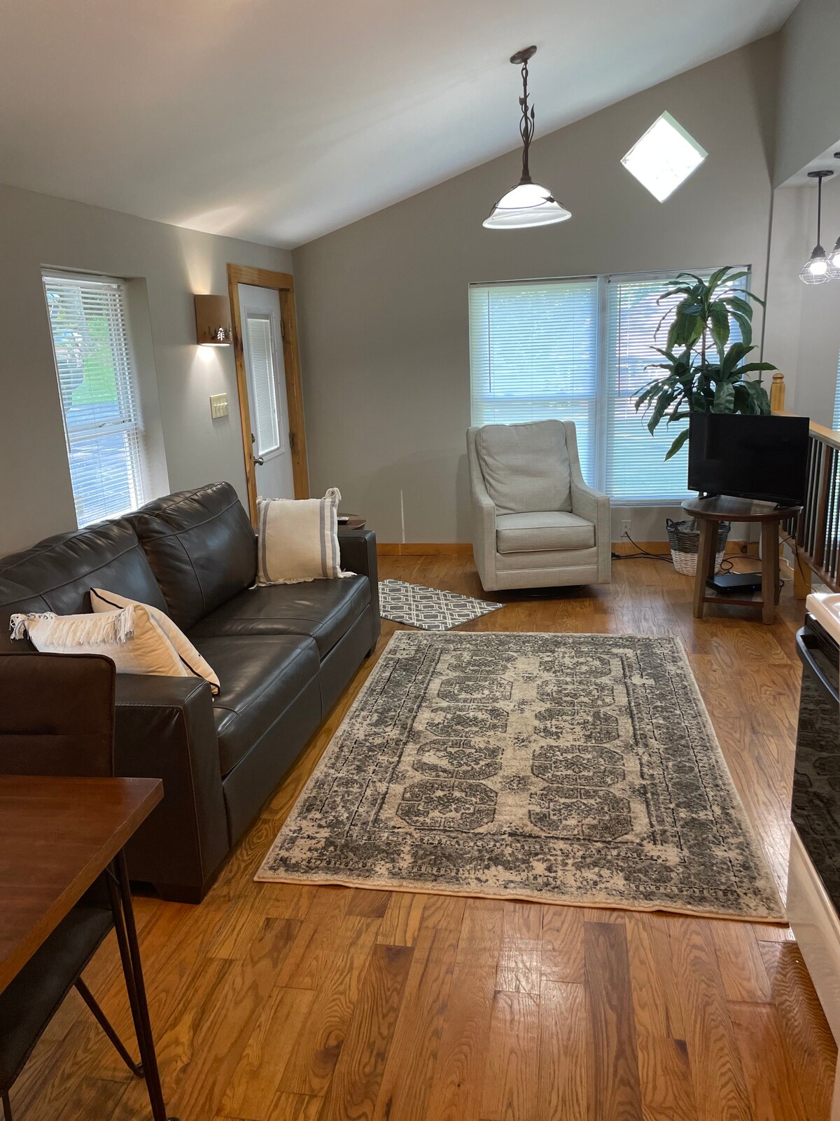 Cozy Cabin/guest house in Radford, near VT