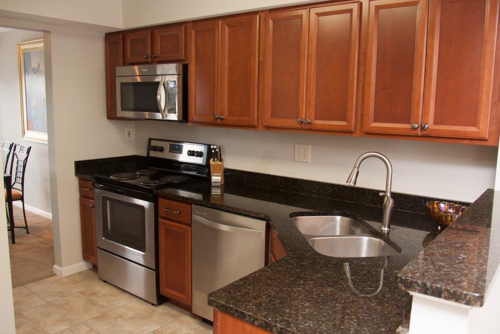 Furnished fully equipped townhouse close to I-79