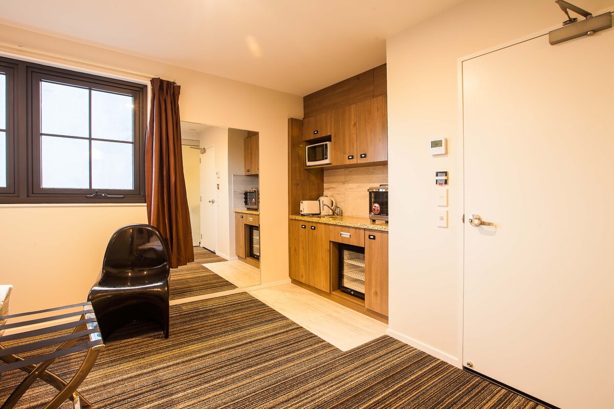 Brand new City Apartment Unit weekly special