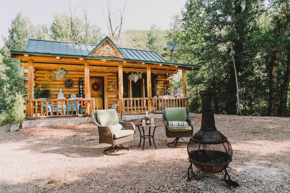 Private Riverfront Cabin-Rated UT’s #1 Airbnb