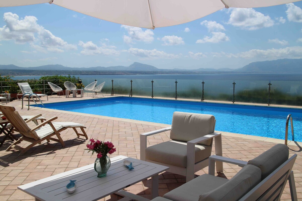 Villa Vista Mare  con  piscina  privata