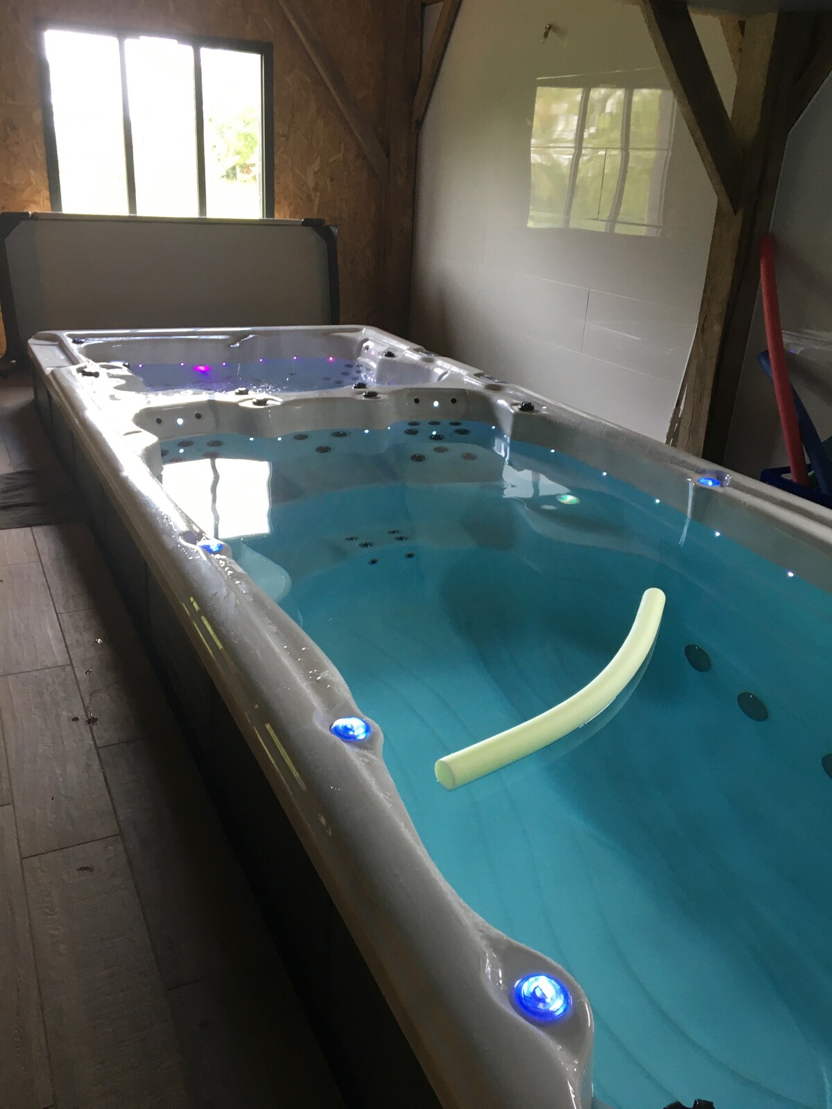 Plumergat,  maison  spa de nage et jacuzzi