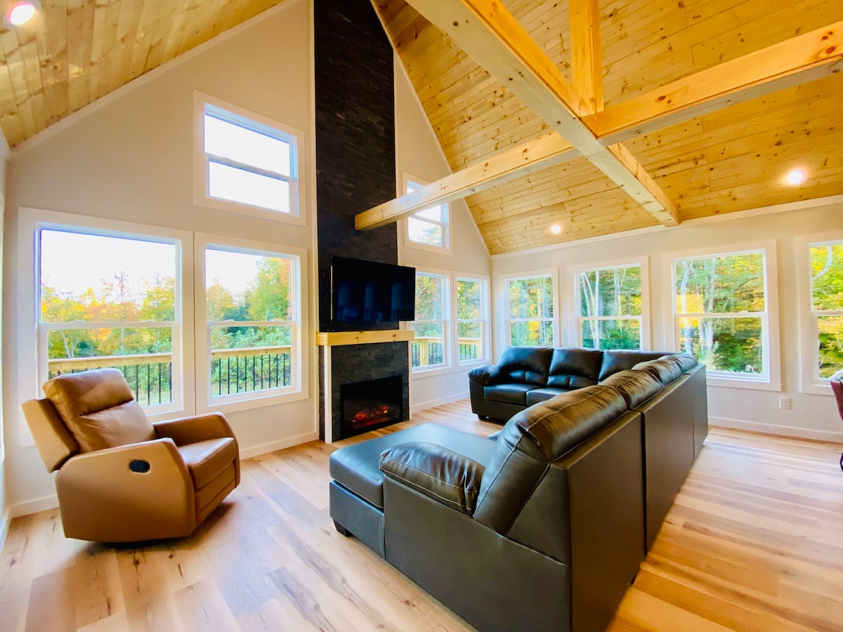 Glencoe Cabin - modern, hot tub, 3 king beds