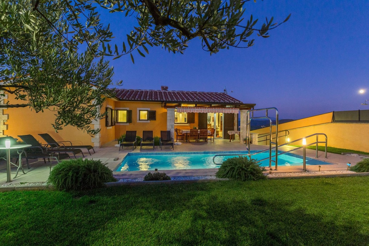 Family villa mirna vizinada for 8 pax with pool al