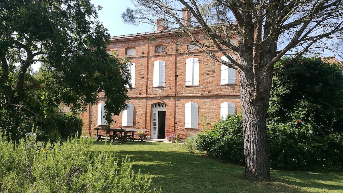 Charme d'une maison de maître avec piscine