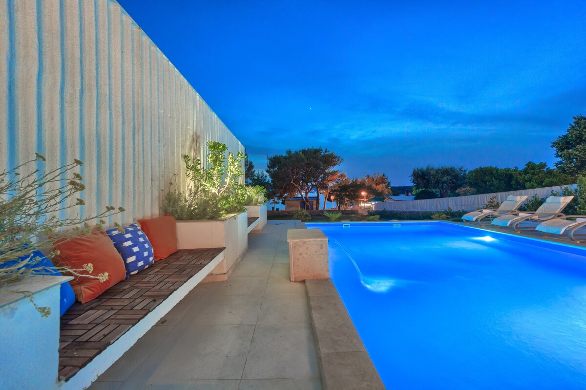 Villa Sunset Punat - for 12 guests, stunning views