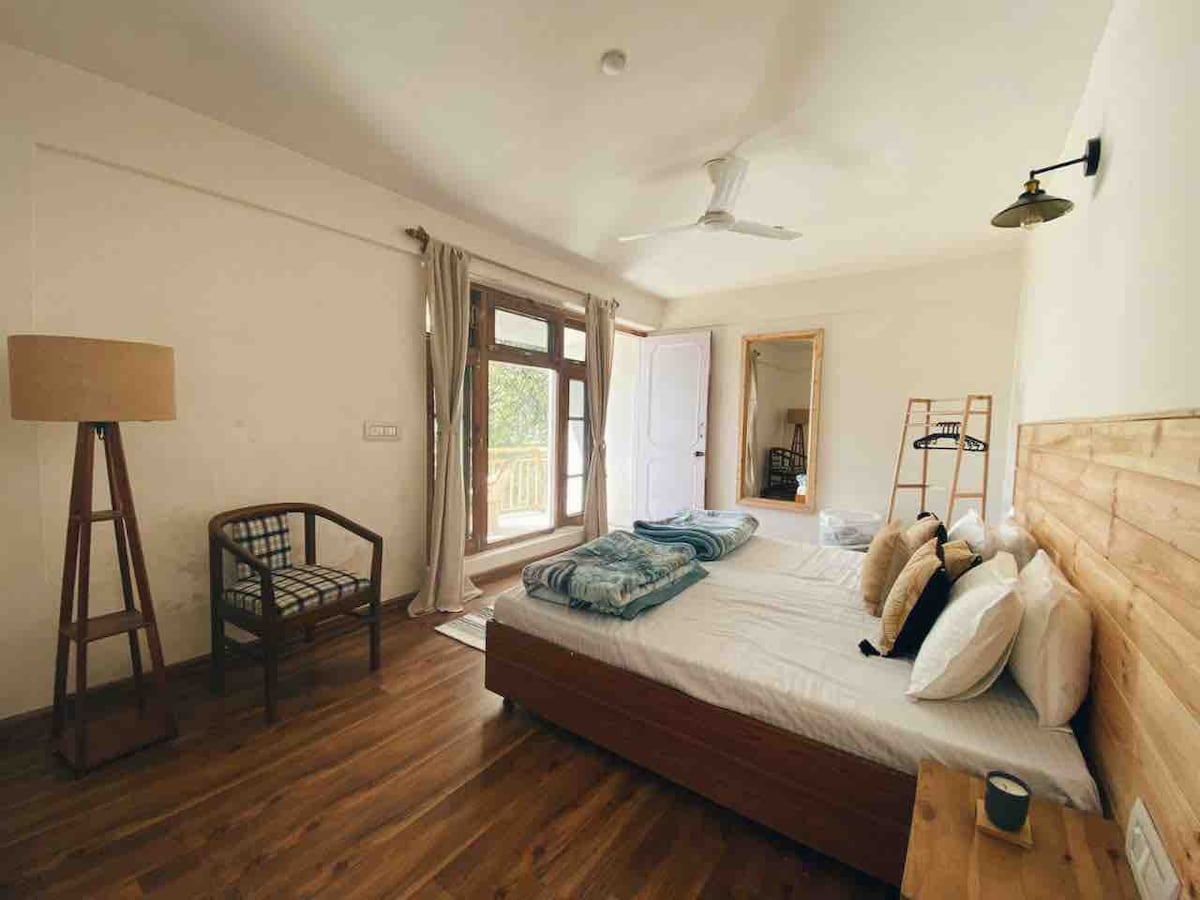 A Cozy 1 BHK Apartment nestled in the woods