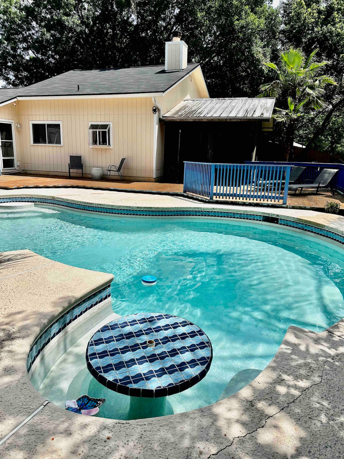 The House.Big privatePool.Quiet place.Pet Friendly