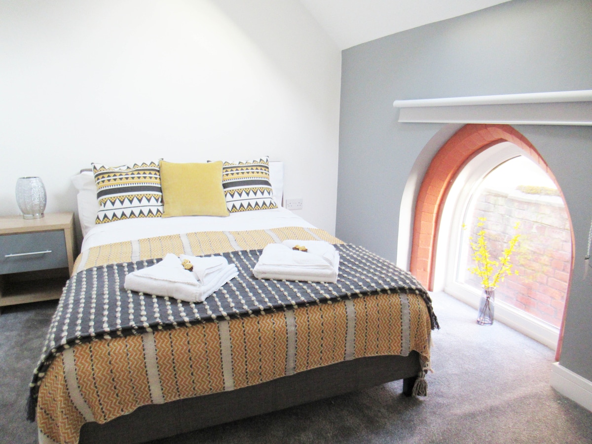 Stunning converted church apartment, sleeps 5