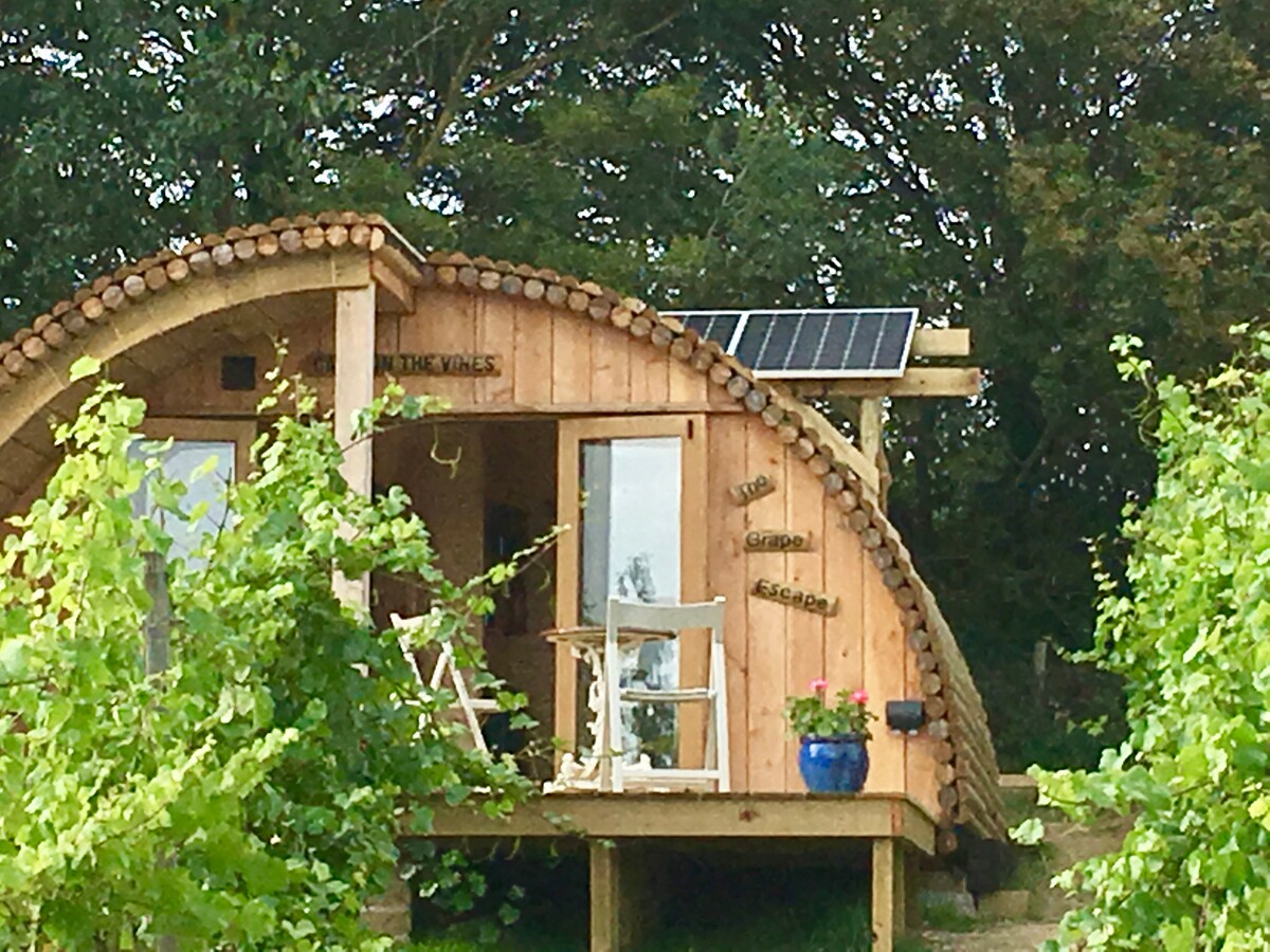 Cosy Vineyard Eco Cabin nr Halesworth & Southwold