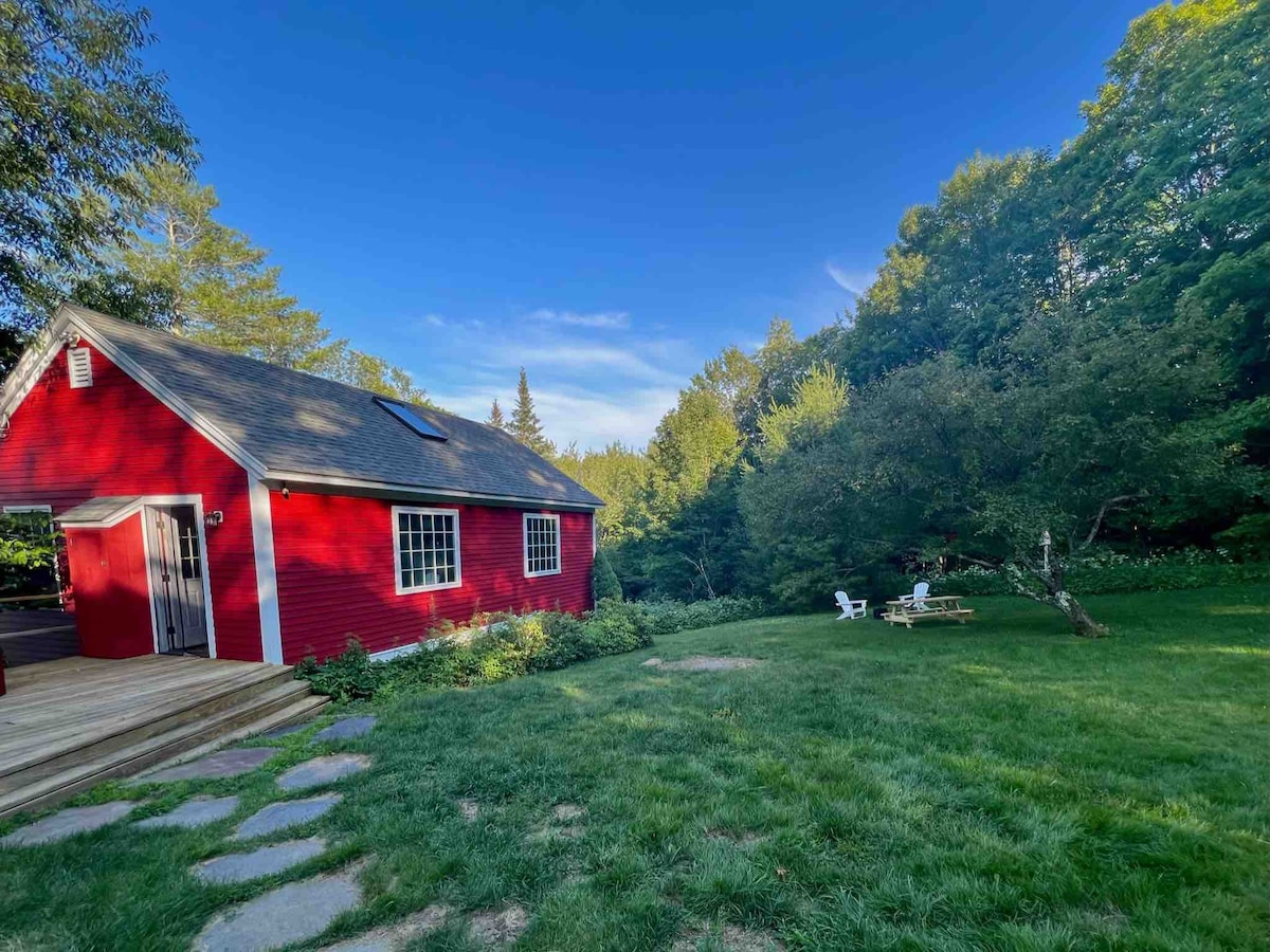Cozy, charming cottage 7 mins from Mount Snow