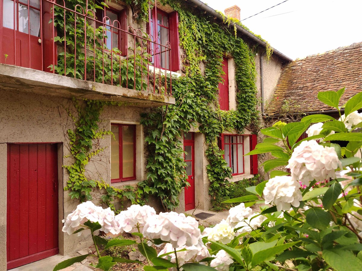 Superbe Gîte 17ème,6 pers avec Jacuzzi et Rivière