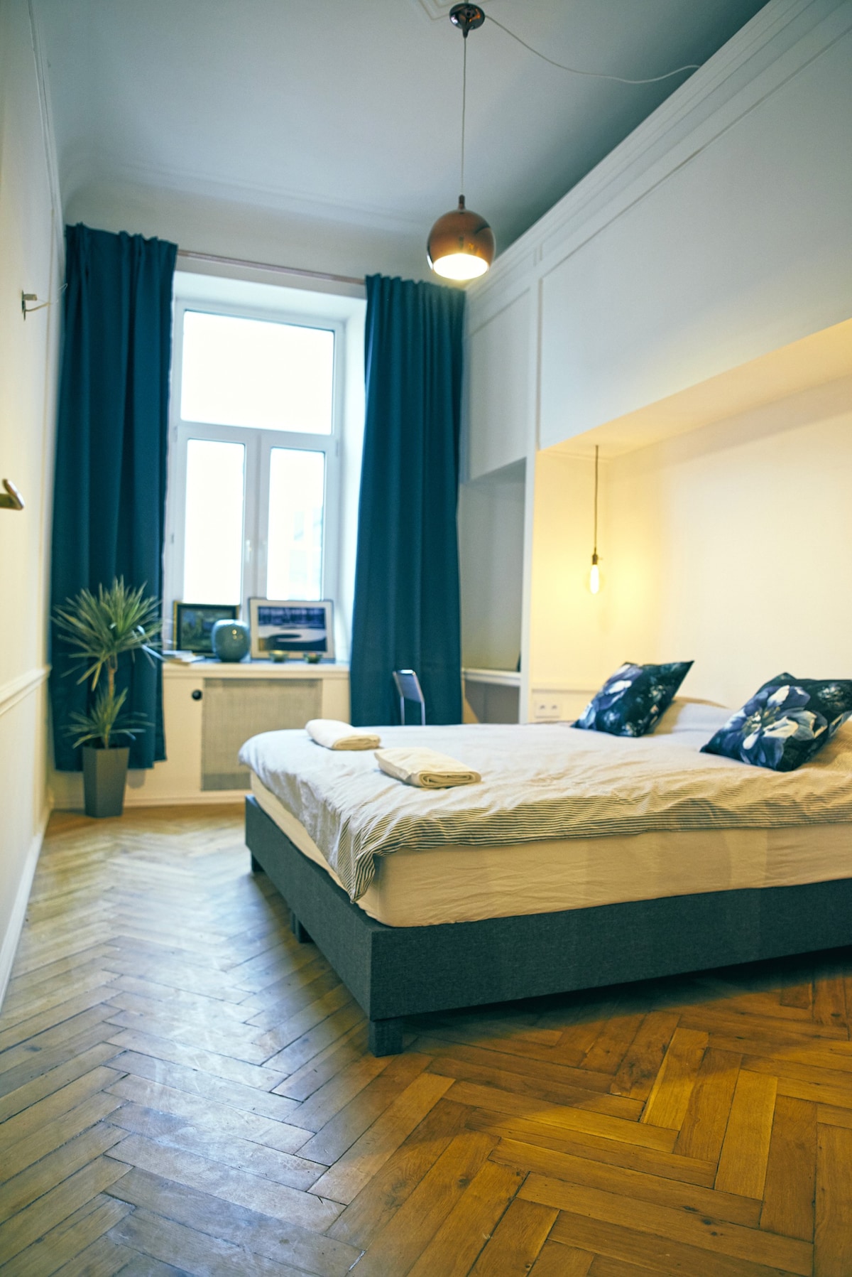 130平方米的公寓，提供4间卧室， 4间卫生间，华沙中心