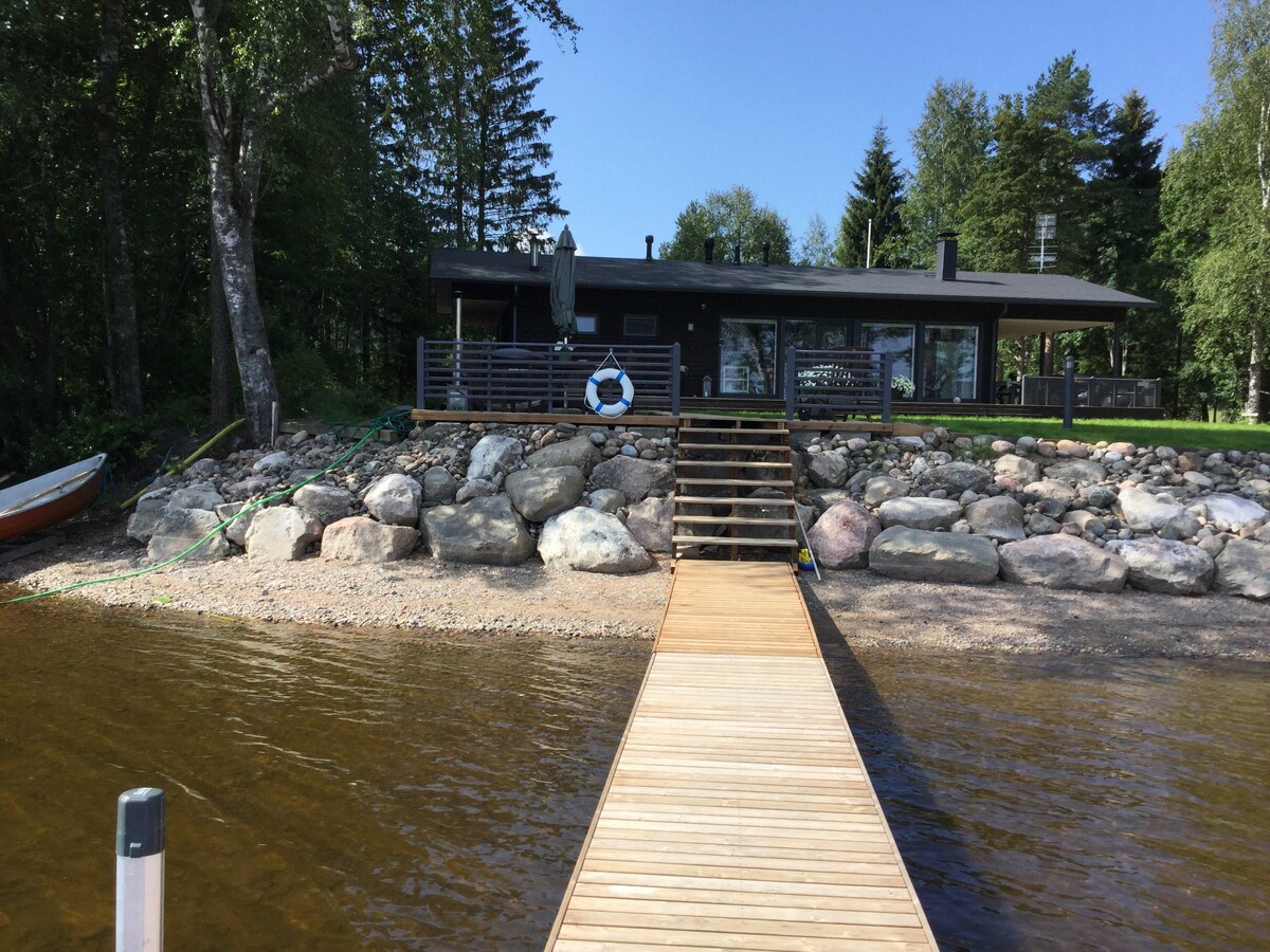 Salajärvi湖畔Kaislahti现代别墅