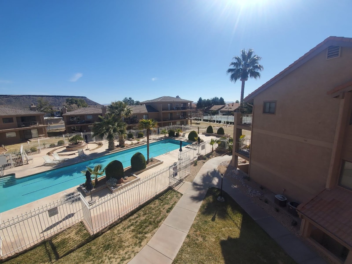 Poolside Penthouse|Jacuzzis|Clubhouse|Pickleball