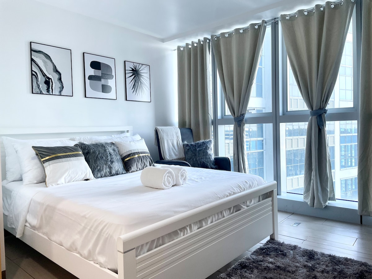 Luxehome 1BR Suite in Uptown BGC + 200mbps WiFi