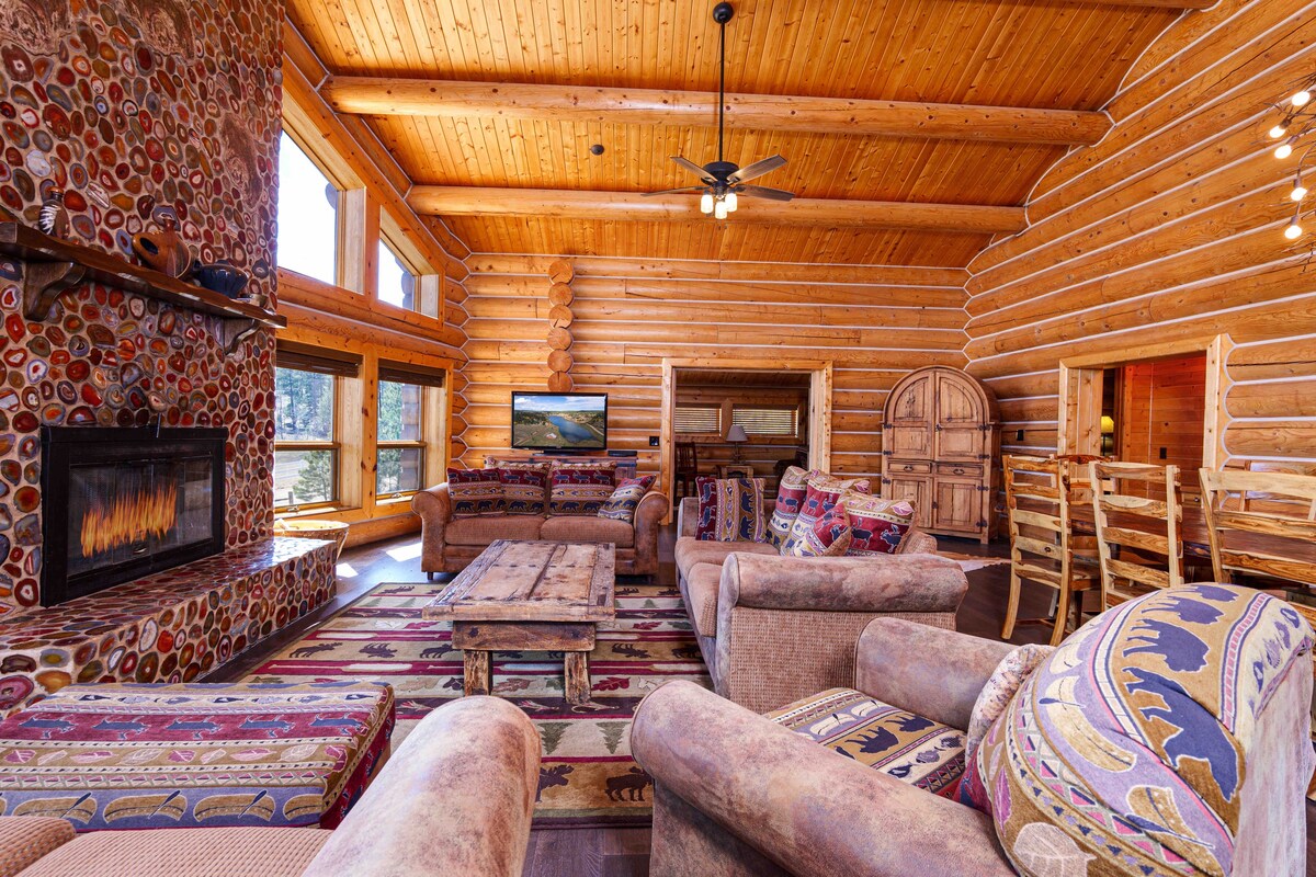 *全新*印度绘画小木屋（ Indian Paintbrush Log Cabin ） ，可入住12人以上