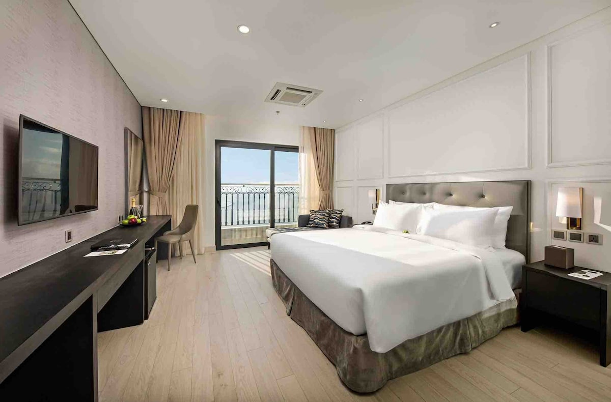 Big Promotion (Pool-Private Balcony-Sea View Room)
