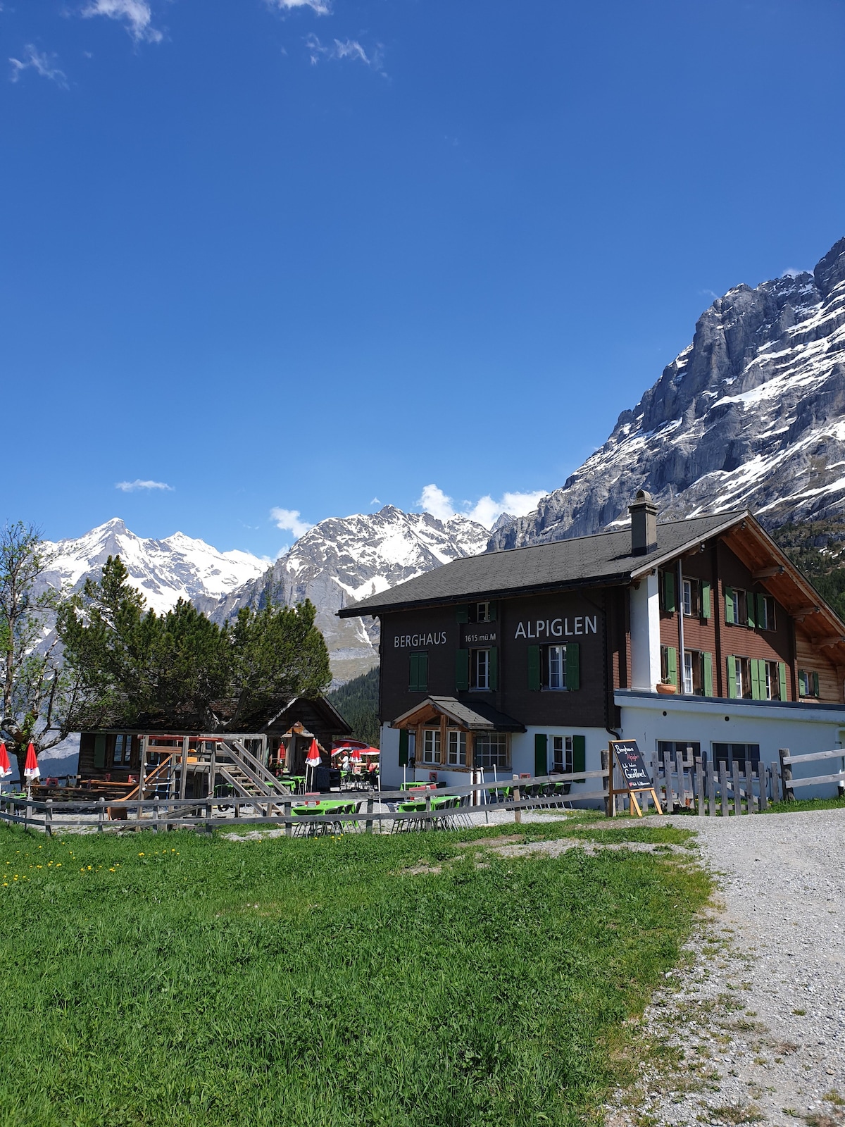 阿尔皮仑（ Alpiglen ） ，在Eigernordwand （ Eigernordwand ）山脚下