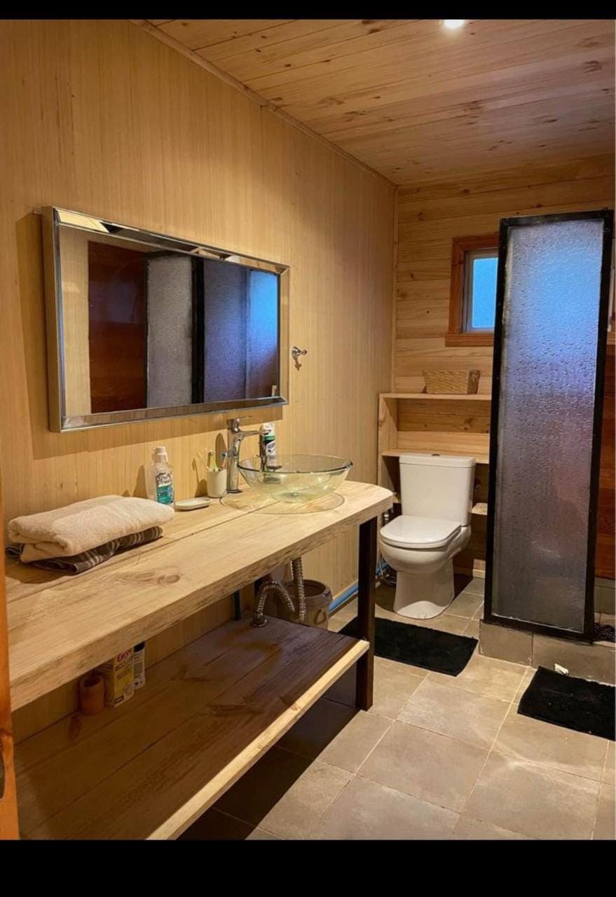 热闹的小木屋，配备按摩浴缸和有机水