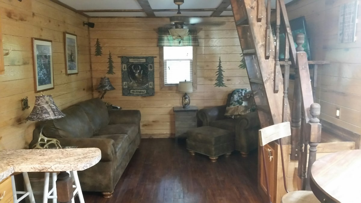 Shady Brook 's White Tail Cabin Retreat