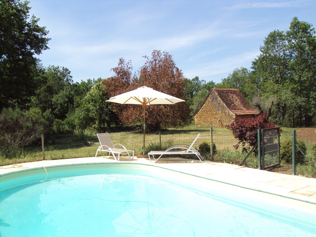 Cottage with swimming pool up to 12 people