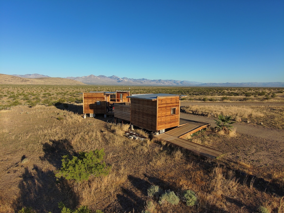 僻静的Mojave Desert Eco-Pods