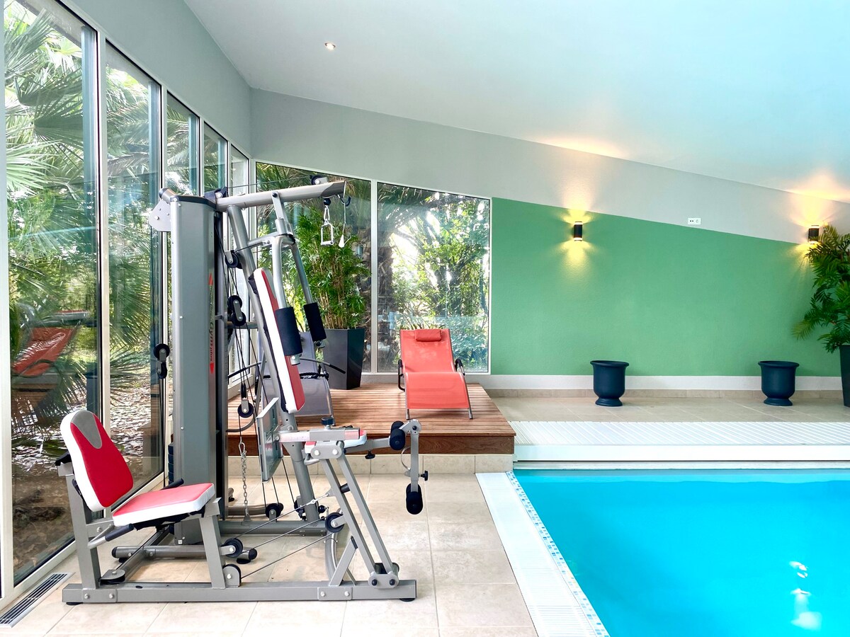 Villa de Luxe avec Piscine Intérieure, Fitness Spa